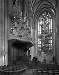 808988 Interieur van de Domkerk (Domplein) te Utrecht: noordertransept, met links het orgel.